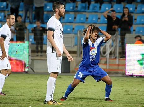 מוסיף צבע (יוסי שקל)