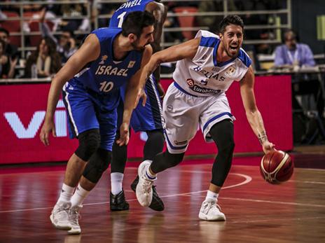 ואתינאיו סיפק ליוונים יתרון עם שתי שלשות רצופות (פיב"א)