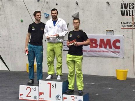 ניפץ תקרת זכוכית (נמרוד מוגזח)