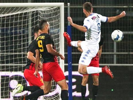 קראטה היה, כדורגל לא כ"כ (אנצ'ו גוש, סוכנות ג'יני)