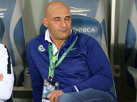 עדיין מחפש מאמן. אלאך