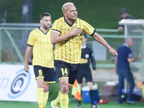 "אני מנסה לכוון את השחקנים ולעודד" (דני מרון)