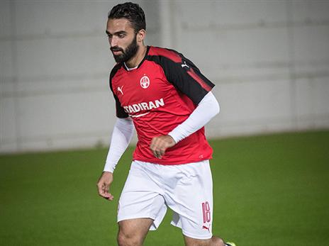 מהיציע לסגל. אוחנה