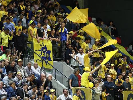 כ-2,500 אוהדים יצרו אווירה נפלאה בדרייב אין (אלן שיבר)