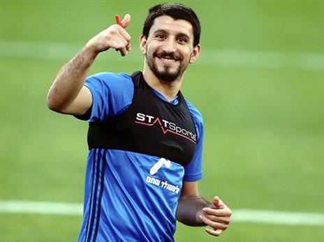 אלמוג כהן. חיוכים ברמת גן (אלן שיבר)