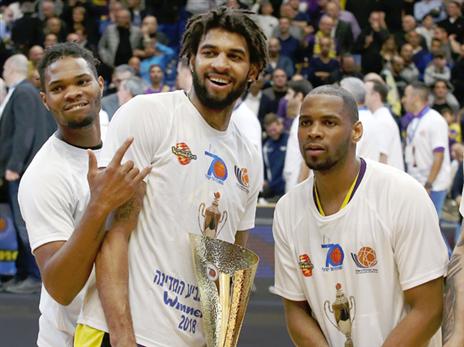 רייס חוגג גביע. הסימנים העידו לסוף מכוער (אלן שיבר)