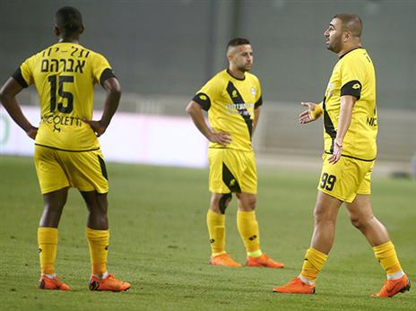 שחקני נתניה בהלם אחרי התבוסה. (אלן שיבר)