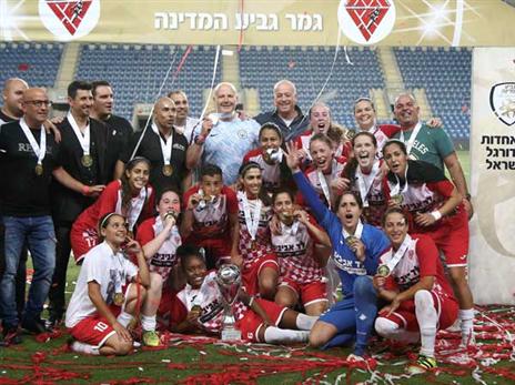 חגיגות אדומות במושבה (אלן שיבר)