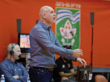 הפעם החמיא לקבוצה שלו. ספאחיה (אלן שיבר)