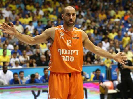 טפירו במדי הכתומים (מנהלת הליגה)