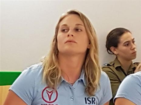 הכוכבת, מקנזי מון