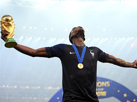 הטריקולור על גג העולם (getty)