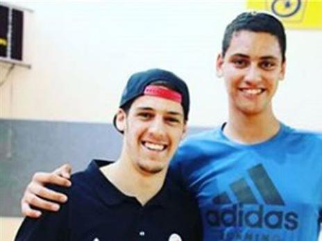 גלעד לוי עם שוכמן. מהצפון יגיע הגבוה הבא של הכדורסל הישראלי? (מתוך: אינסטגרם)
