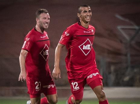 שער בכורה במשחק הבכורה. גאנם (עודד קרני)