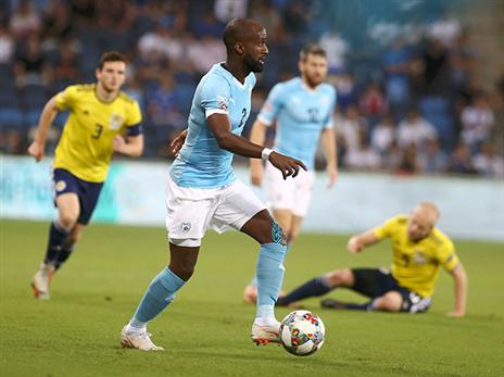 "דסה עשה בית ספר לרוברטסון" (אלן שיבר)