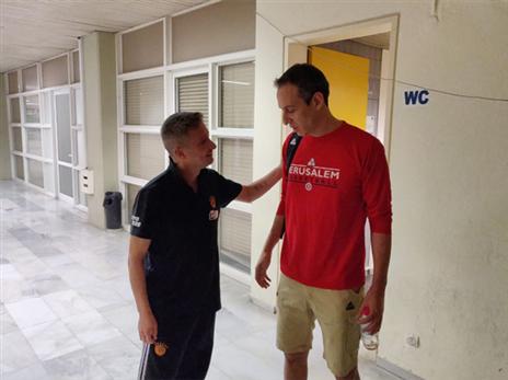 ביוון יודעים להעריך אגדות כדורסל