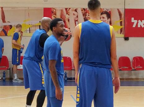 ריי. יערוך בכורה