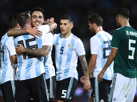 ארגנטינה חוגגת על מקסיקו (getty)