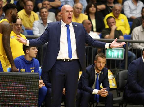 בעיצומו של חילוף המאמנים, ווייצ'יץ' עזב לארה"ב (אלן שיבר)