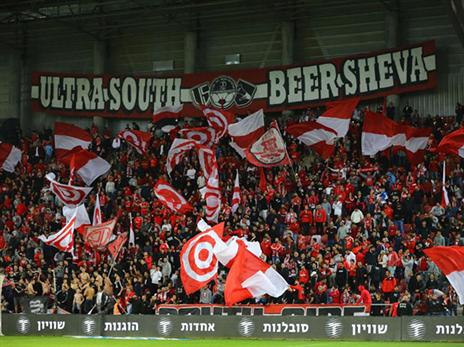 הרוב עודדו, אבל חלק גם שרקו בוז (לירון מולדובן)