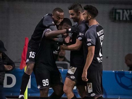 העונה החלומית ממשיכה. חדרה (עודד קרני)