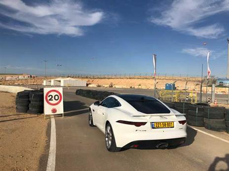 מתחילים בעשרים קמ"ש ומשם ממריאים