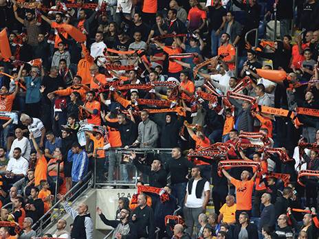 מחאה לפני המשחק מול הפועל חיפה. אוהדי בני יהודה