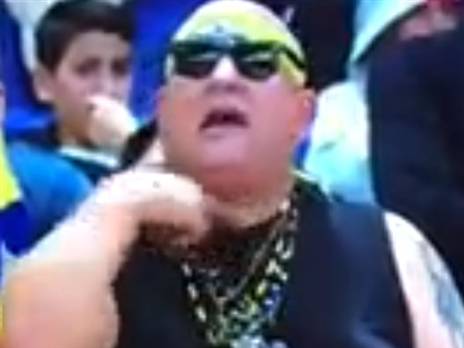 התנועה המאיימת של אילן השועל, אוהד מכבי ת"א בחולון