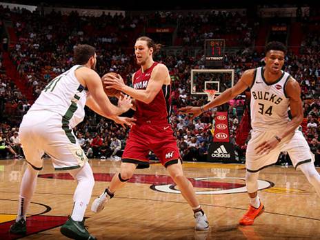 מחצית שנייה חד צדדית (צילום: Issac Baldizon/NBAE via Getty Images)