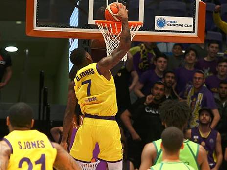 שון ג'ונס מטביע ברבע הראשון (אלן שיבר)