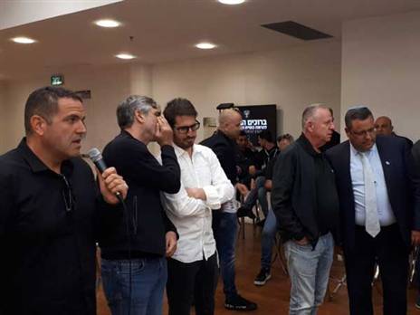 הרמת הכוסית של בית"ר