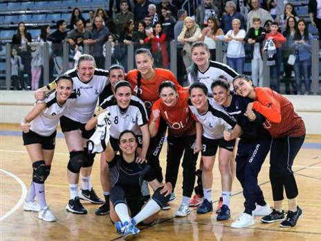 שחקניות רמת גן. רחוקות ניצחון מאליפות (הדר ואן קולא, איגוד הכדוריד)