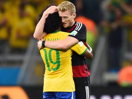 שורלה ניסה לנחם את וויליאן. ללא הצלחה (GETTY)