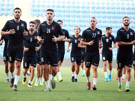 שחקני בני יהודה באימון. יעשו את הלא ייאמן? (אלן שיבר)