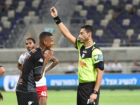 ניסנוב התנצל בפניו. חכמון (צילום: ברני ארדוב)