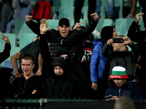 אוהדי נבחרת בולגריה במשחק נגד אנגליה (getty)