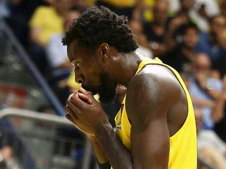 האנטר. שלט מתחת לסלים (אלן שיבר)