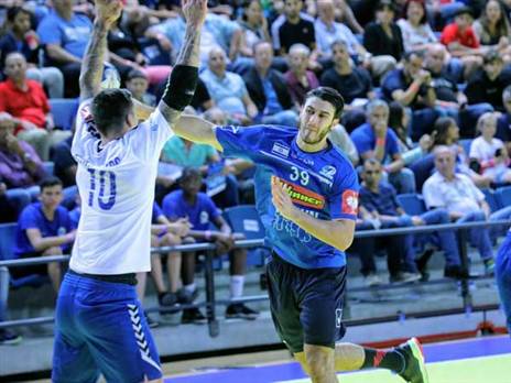 אדיר כהן במדי נבחרת ישראל (הדר ואן קולא, איגוד הכדוריד)