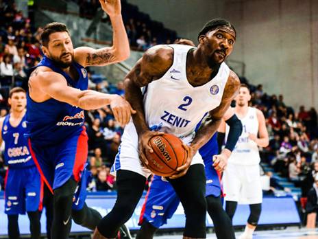 ריינולדס במדי זניט. מכיר את אירופה (GETTY)