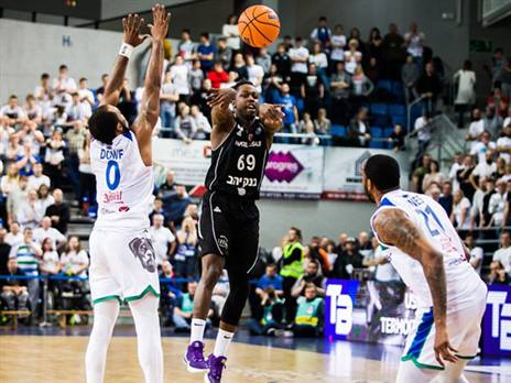 בסופו של דבר עצרו אותם. בראון (באדיבות אתר פיב"א)