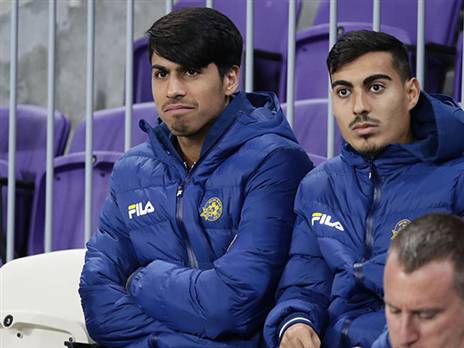 לא זוכה לדקות משמעותיות בצהוב, חוזז מימין