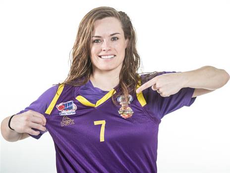 קורטני דאגלאס מחולון (מנהלת הליגה)