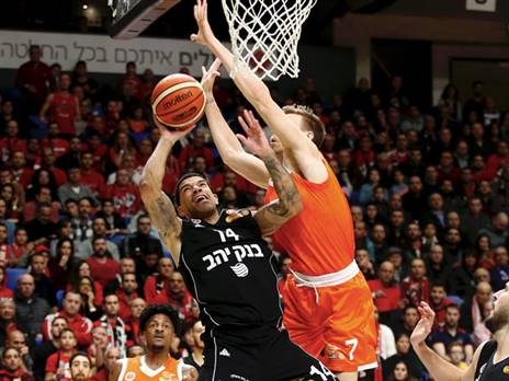 פלדין בורח לסווינג. הגארד פורוורד שוב אכזב (אלן שיבר)