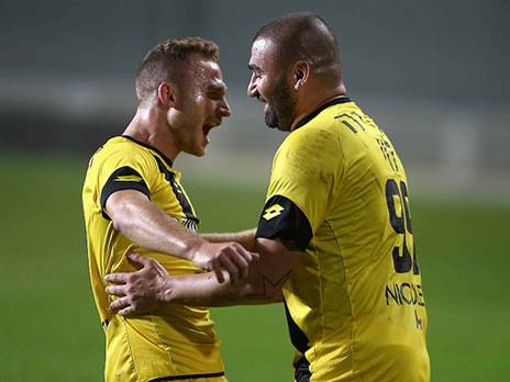 גלזר חוגג עם ערן לוי. בני יהודה פספסה, נתניה הרוויחה (אלן שיבר)