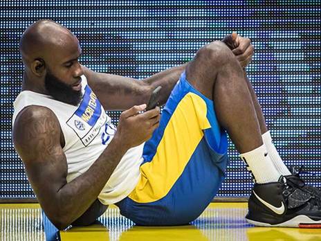 אייסי. "אני לא טוב כמוהו בקול אוף דיוטי" (אלן שיבר)