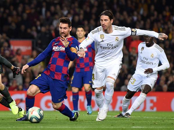 ראמוס ומסי. שני הקפטנים במצב דומה (Getty)