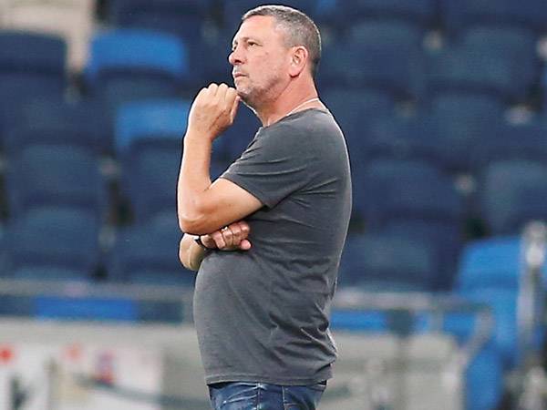 קלינגר, מודע לאתגר שעומד מולו (אלן שיבר)