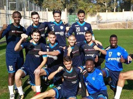 גלאופילו האסלביינק בתחתית התמונה: "יש בו משהו מיוחד" (אינסטגרם)