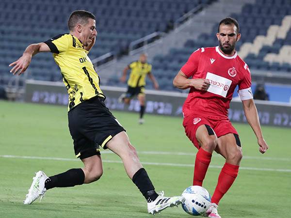 הקפטן של הפועל מצטרף לקפטן של בית"ר (צילום: דני מרון)