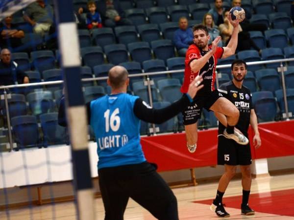 סהר חזר למועדון (הדר ואן קולא, איגוד הכדוריד)